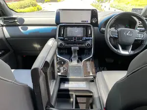 Lexus LX 2022 White