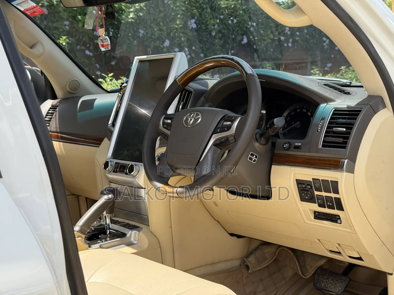 Toyota Land Cruiser 4.6 V8 ZX 2015 White
