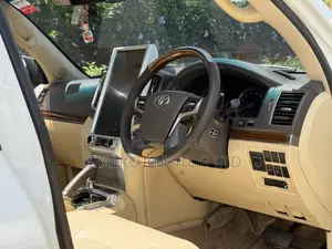 Toyota Land Cruiser 4.6 V8 ZX 2015 White