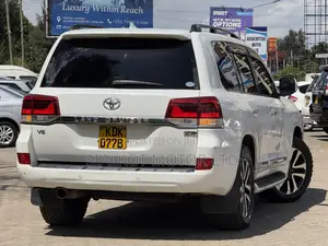 Toyota Land Cruiser 4.6 V8 ZX 2015 White