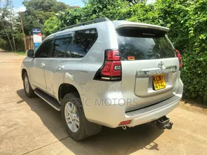 Toyota Land Cruiser Prado 2010 Silver