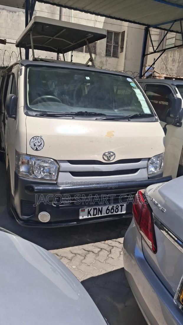 Toyota HiAce 2016 Grey - thumbnail 2