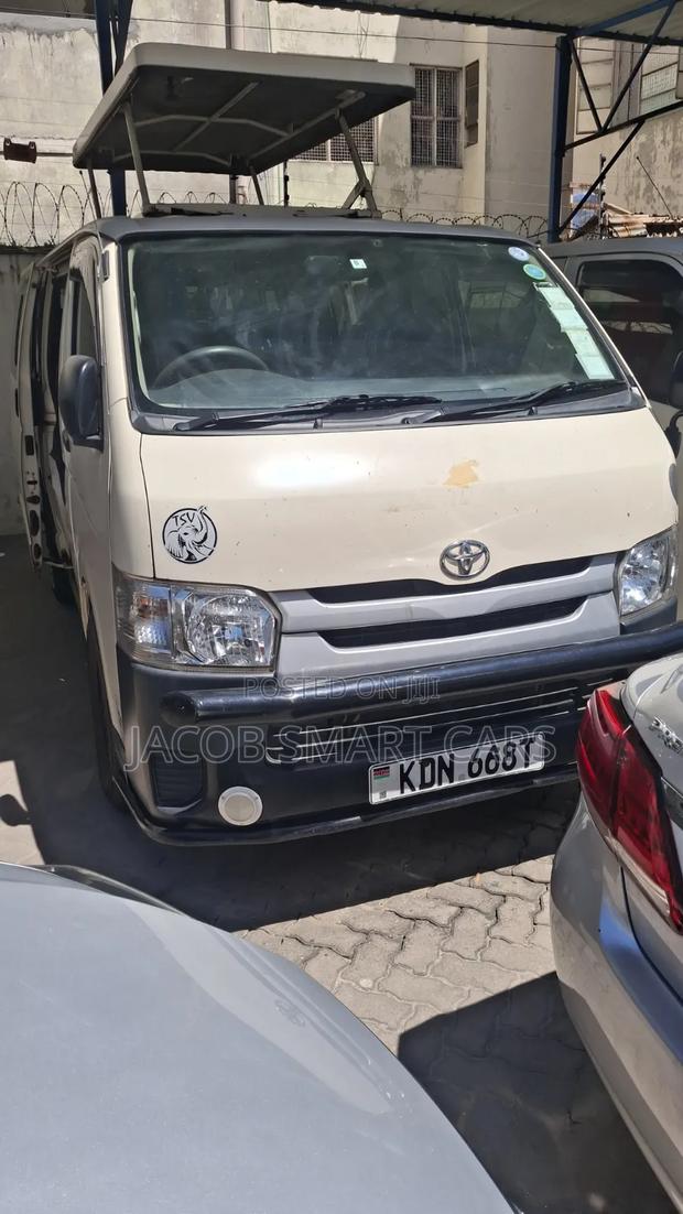 Toyota HiAce 2016 Grey - thumbnail 3