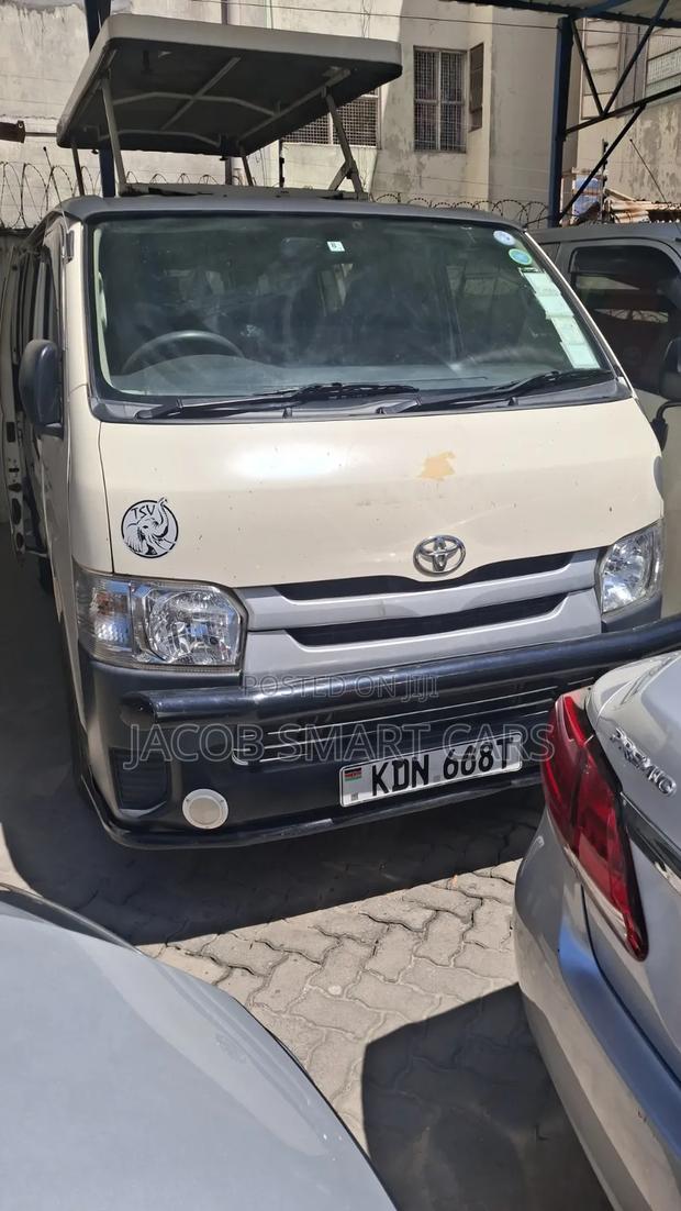 Toyota HiAce 2016 Grey - thumbnail 4