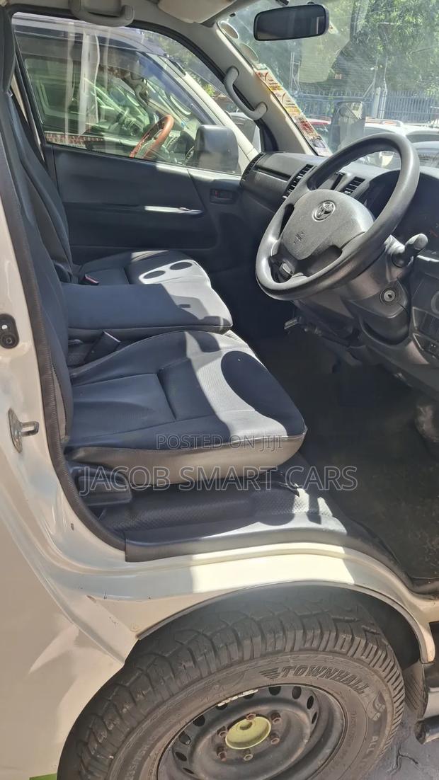 Toyota HiAce 2016 Grey - thumbnail 5
