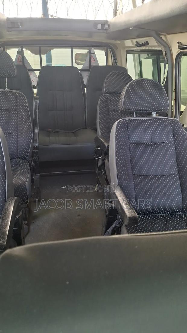 Toyota HiAce 2016 Grey - thumbnail 7