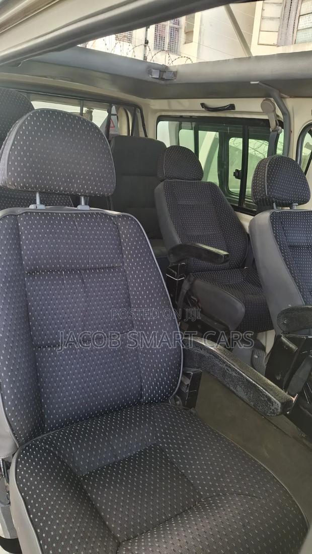 Toyota HiAce 2016 Grey - thumbnail 8
