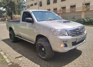 Toyota Hilux 2014 Silver
