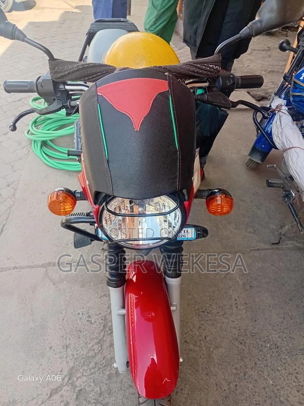 Bajaj Boxer 125 2025 Red