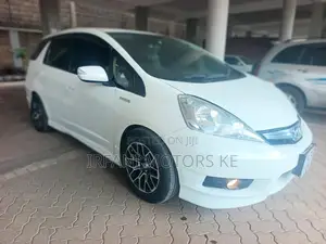Honda Fit Shuttle 1.3 Hybrid 2WD 2013 White