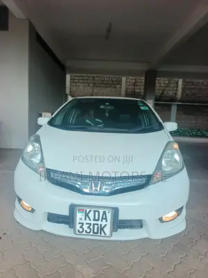 Honda Fit Shuttle 1.3 Hybrid 2WD 2013 White