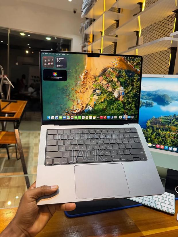 Laptop Apple MacBook Pro 2023 M2 Pro 14-inch 16GB Apple M2 SSD 512GB - main view