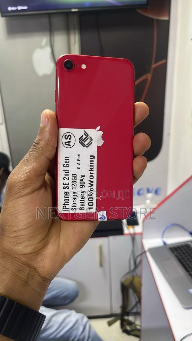 Apple iPhone SE (2022) 128 GB Red