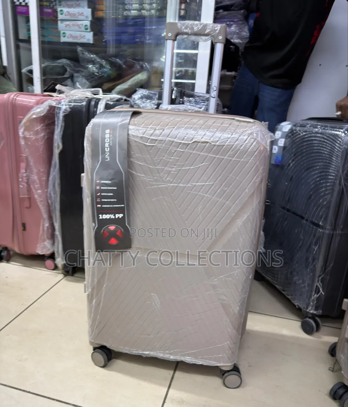 63 Cm Beige Large Size Rubber Unbreakable Rubber Suitcase