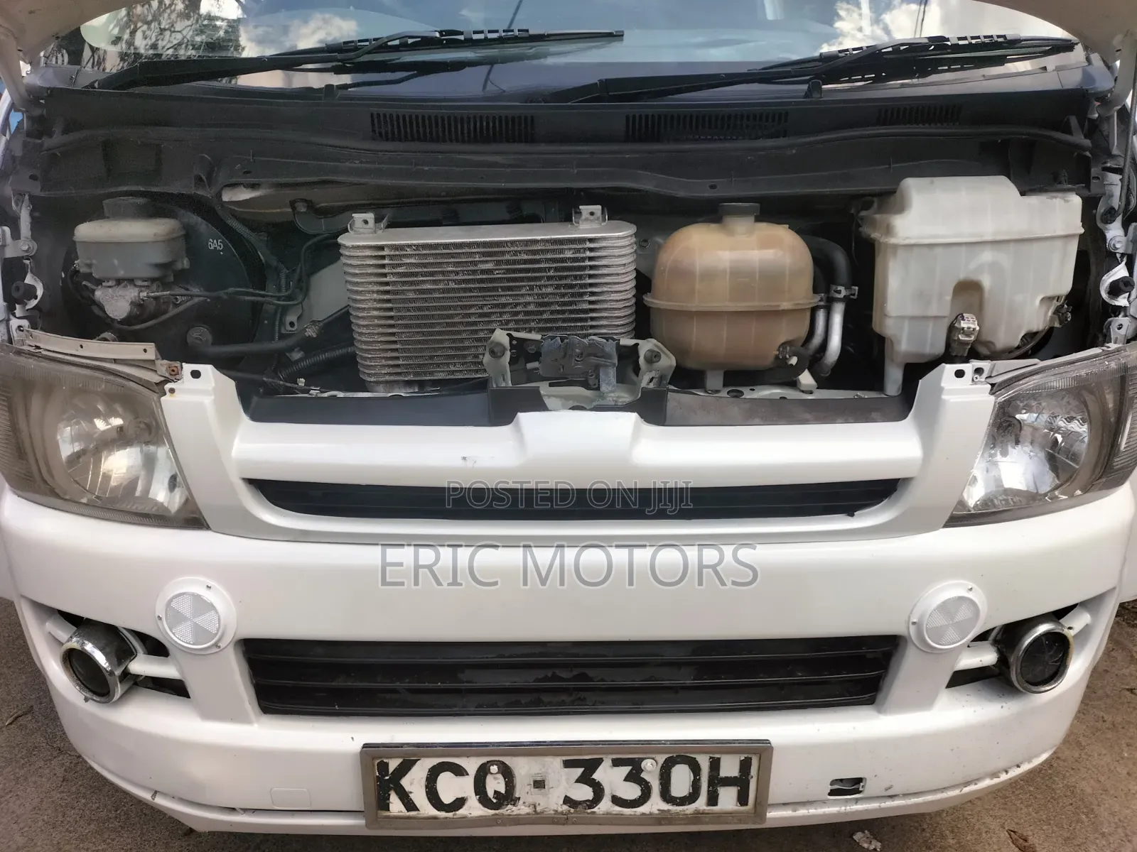Toyota HiAce 2011 White