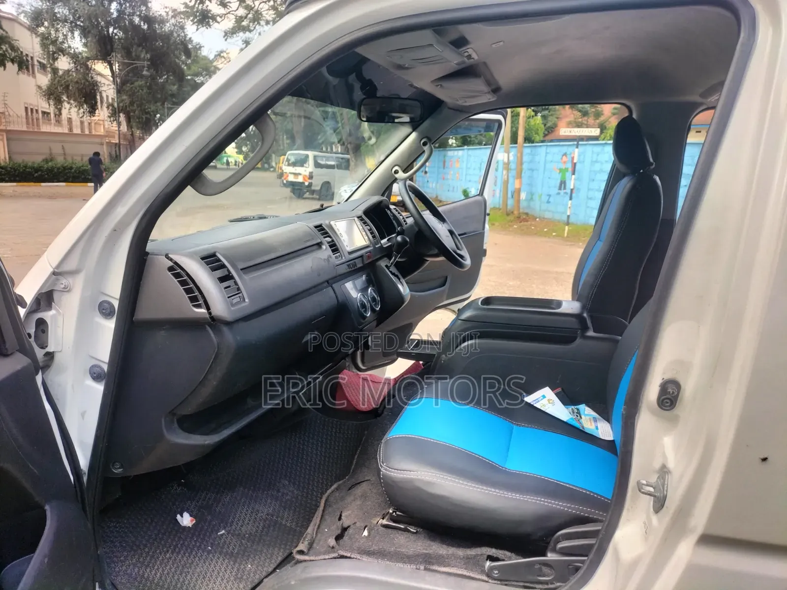 Toyota HiAce 2011 White