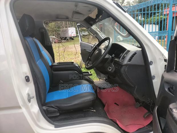 Toyota HiAce 2011 White - thumbnail 11