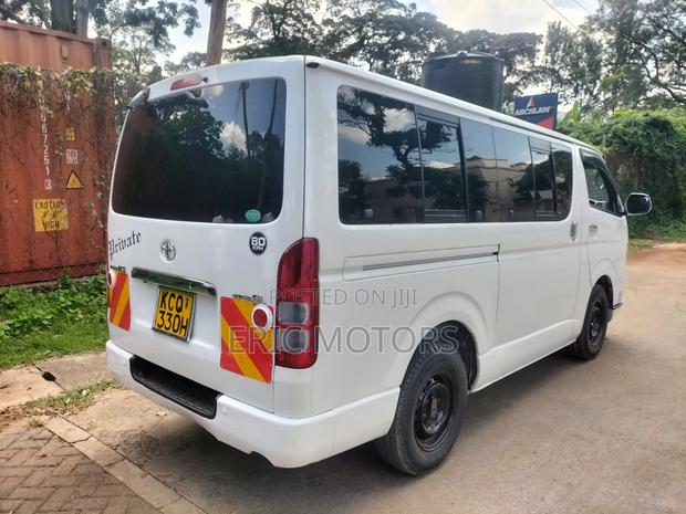 Toyota HiAce 2011 White - thumbnail 2