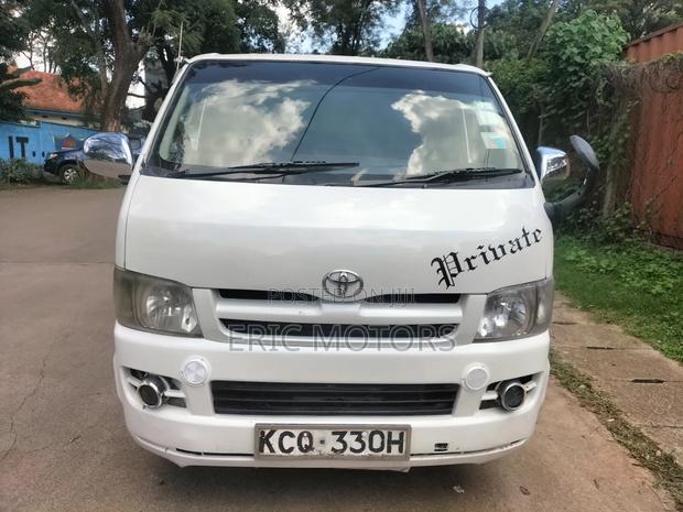 Toyota HiAce 2011 White