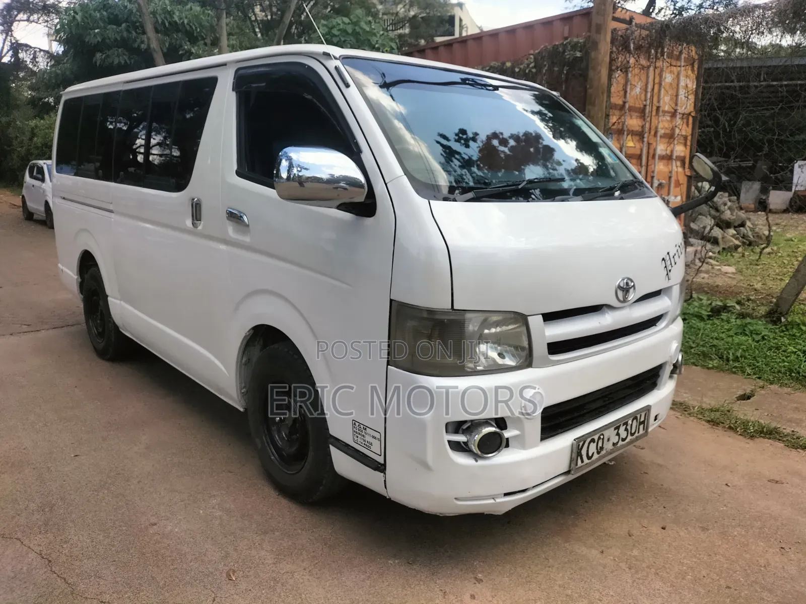 Toyota HiAce 2011 White