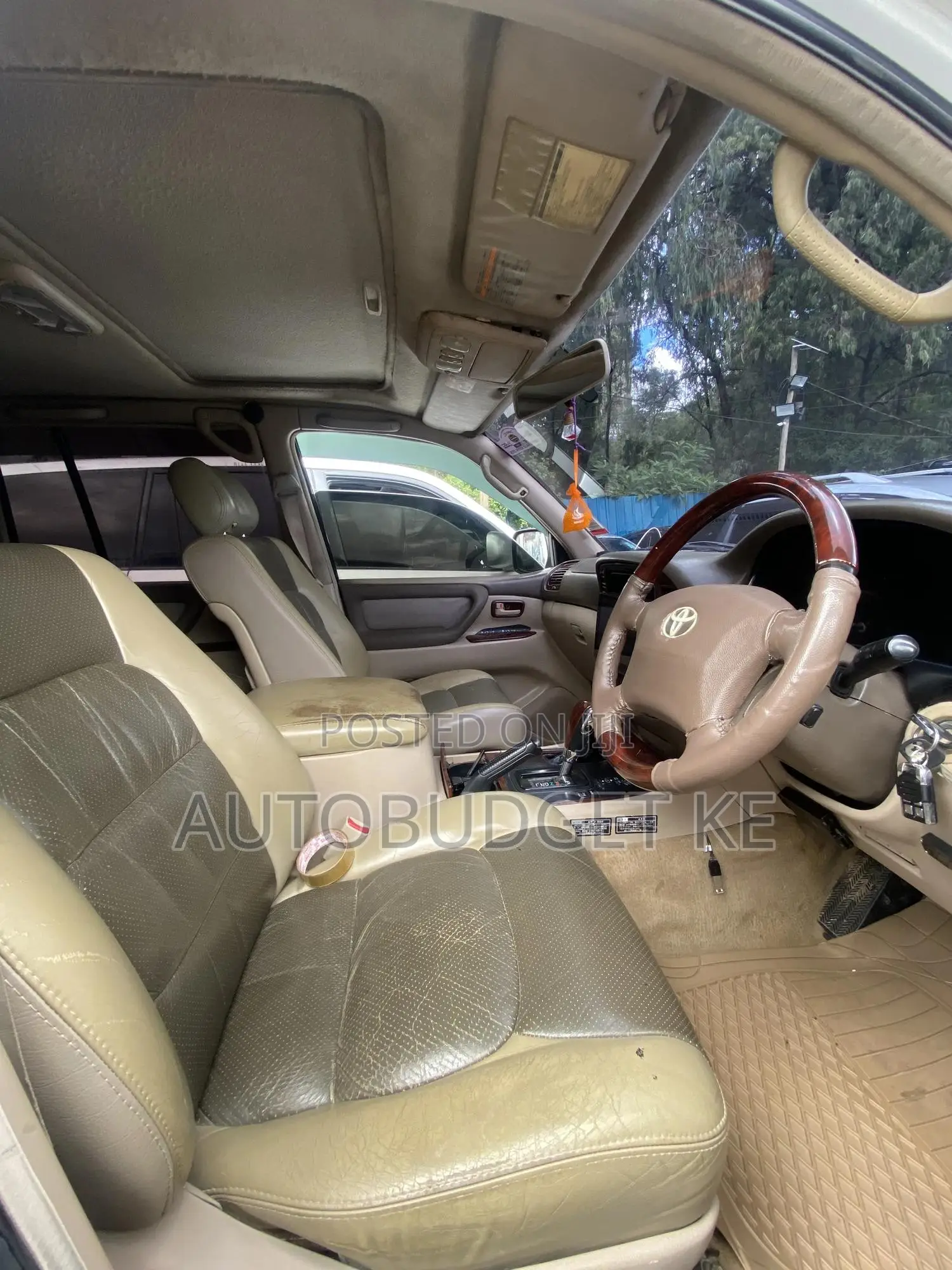 Toyota Land Cruiser 2001 White