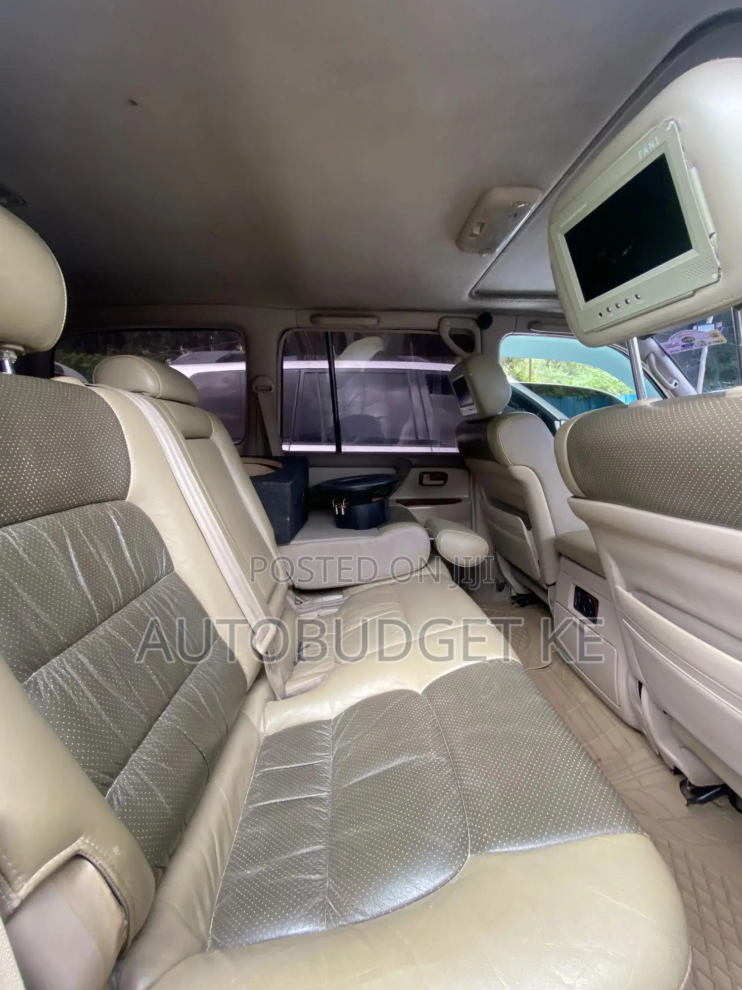 Toyota Land Cruiser 2001 White