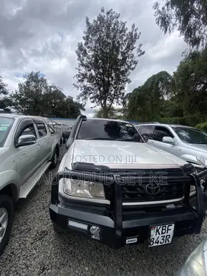 Toyota Land Cruiser 2001 White