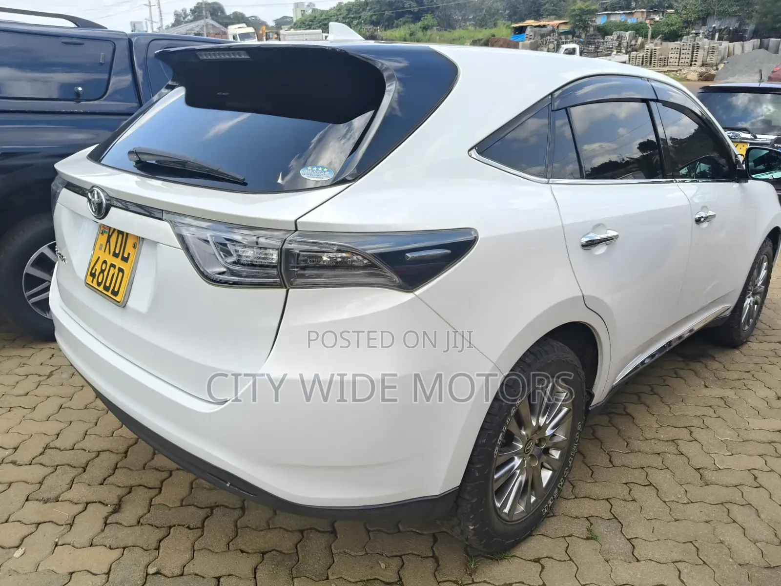Toyota Harrier 2.0 4WD 2015 White