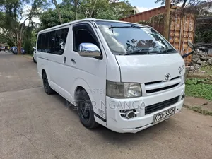 Toyota HiAce 2011 White