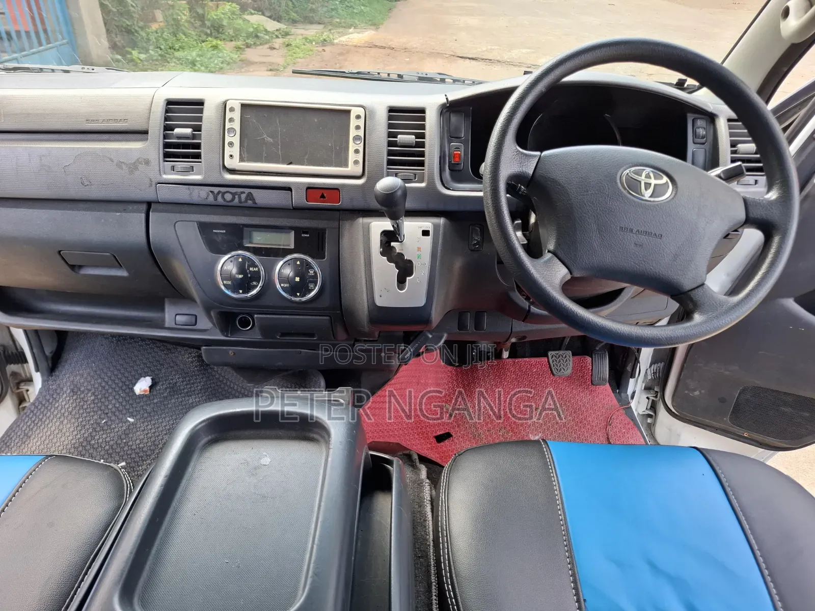 Toyota HiAce 2011 White