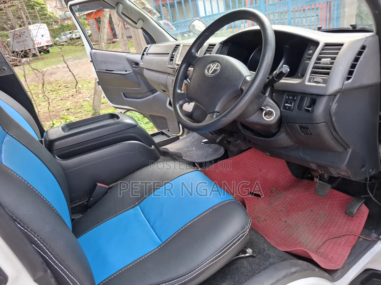 Toyota HiAce 2011 White
