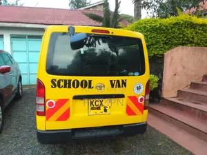 Toyota HiAce SV Premium 2013 Yellow