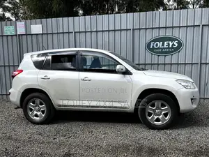 Toyota RAV4 Limited FWD (2.5L 4cyl 6A) 2016 White