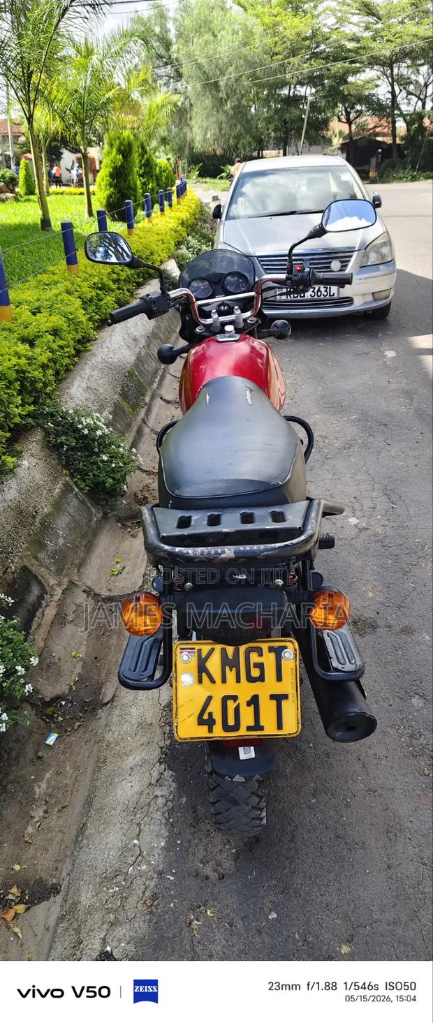 Bajaj Boxer 150 UG 2026 Red