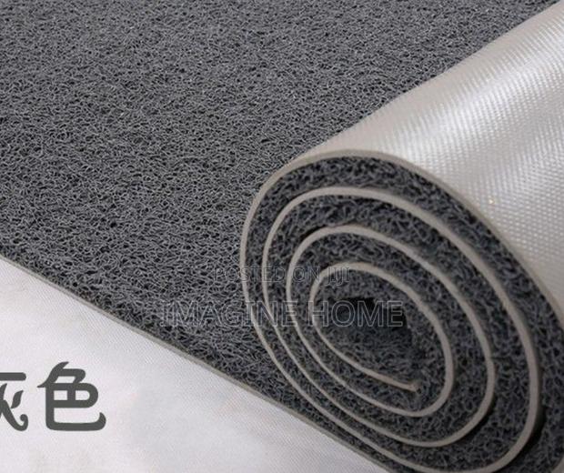 Indoors and Outdoors SPC Spaghetti Carpet