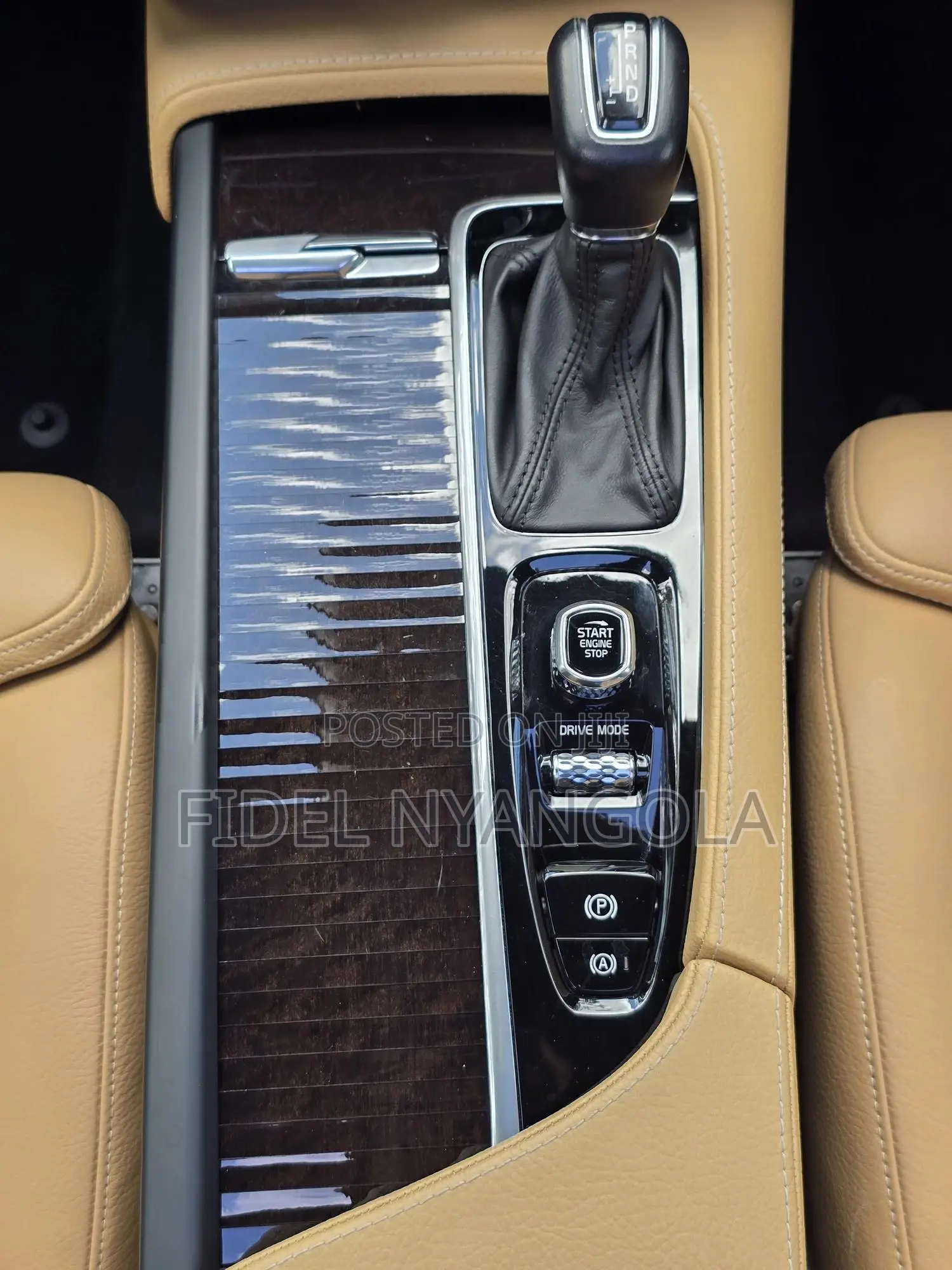Volvo XC90 T5 Momentum AWD 2019 Black