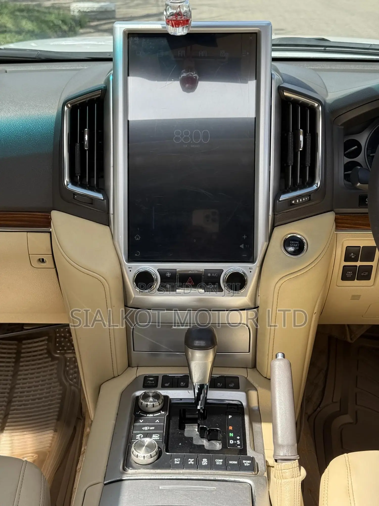 Toyota Land Cruiser 4.6 V8 ZX 2015 White