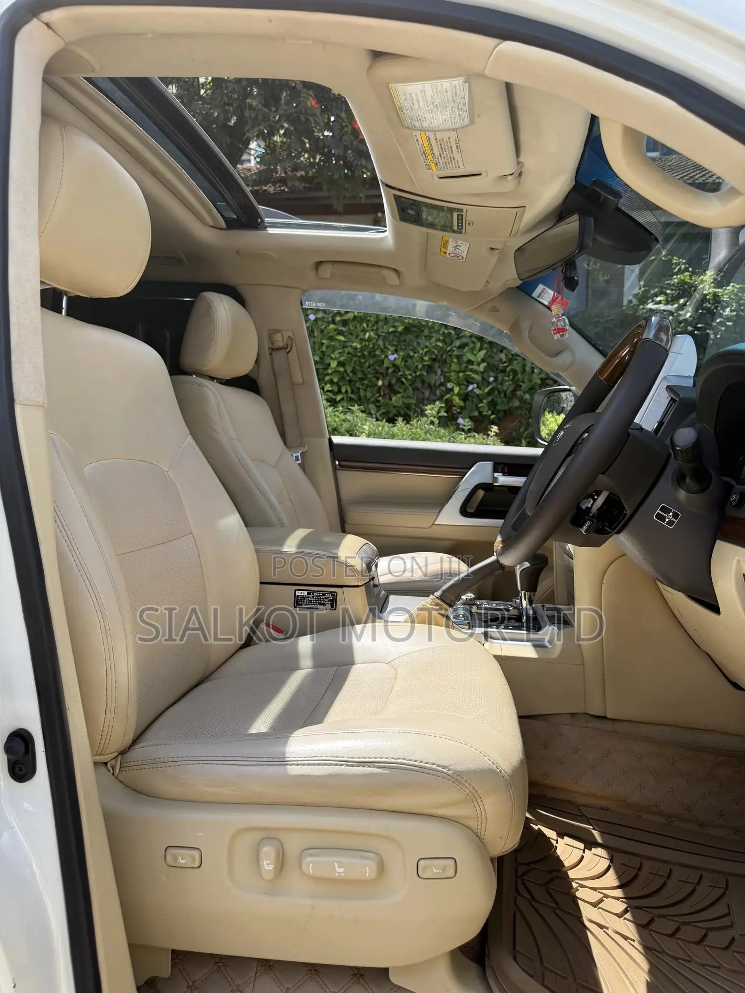 Toyota Land Cruiser 4.6 V8 ZX 2015 White