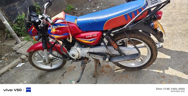 Bajaj Boxer 125 2025 Red