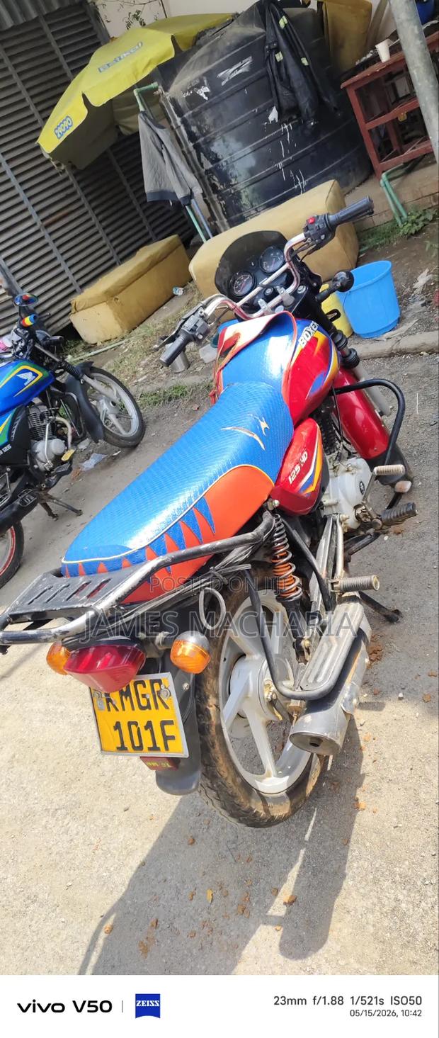 Bajaj Boxer 125 2025 Red - thumbnail 6