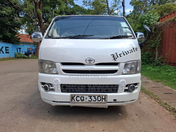 Toyota HiAce 2011 White