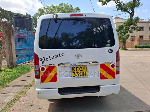 Toyota HiAce 2011 White - thumbnail 3