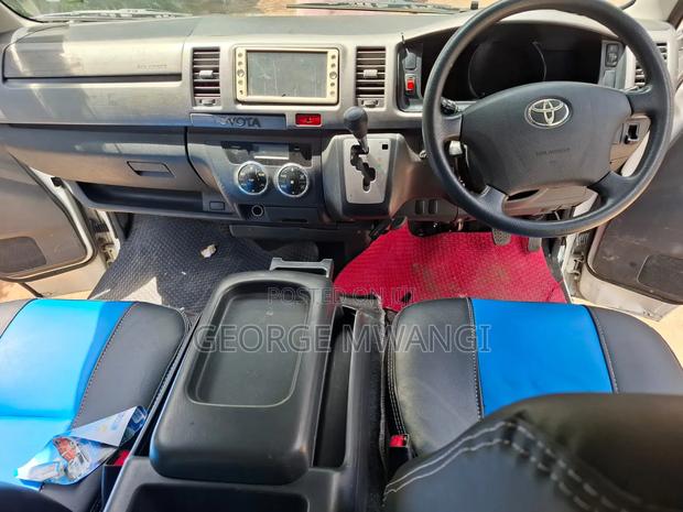 Toyota HiAce 2011 White - thumbnail 5