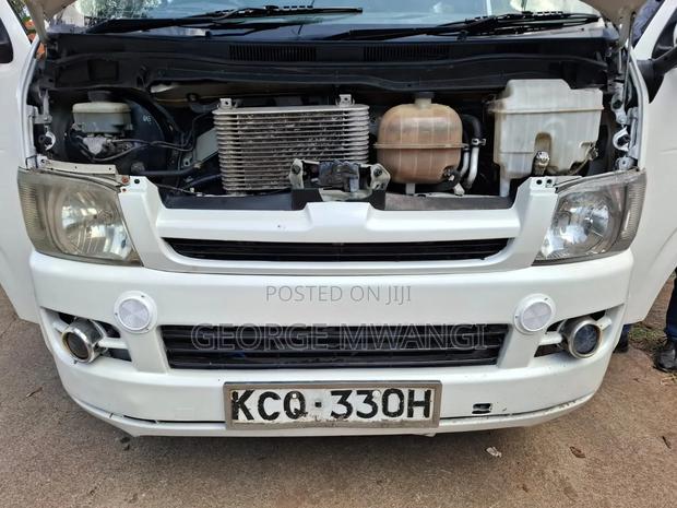 Toyota HiAce 2011 White - thumbnail 8