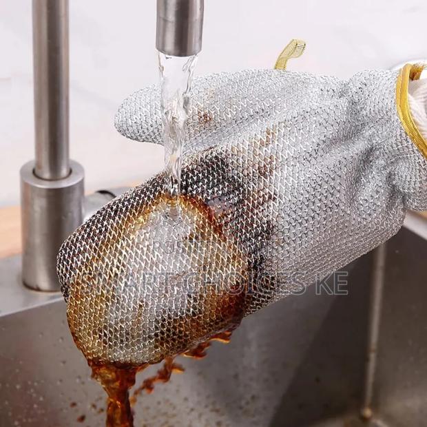 A Pair of Scrubbing/Scouring Gloves - thumbnail 4