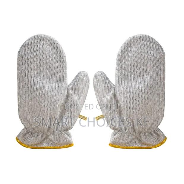 A Pair of Scrubbing/Scouring Gloves - thumbnail 5