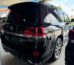 Toyota Land Cruiser 4.6 V8 ZX 2019 Black