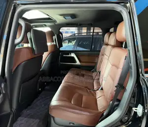 Toyota Land Cruiser 4.6 V8 ZX 2019 Black