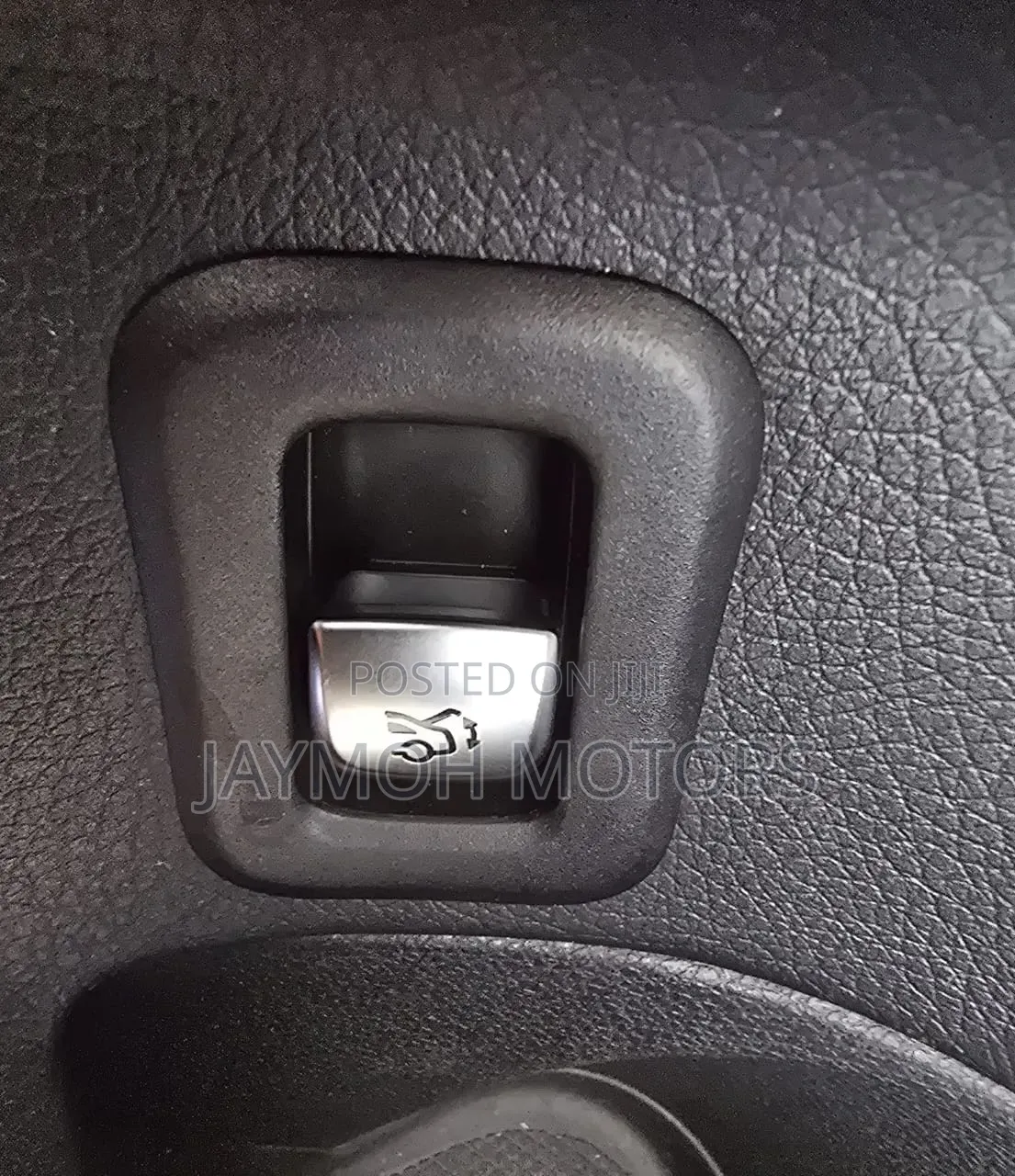 Mercedes-Benz C200 2019 Pearl
