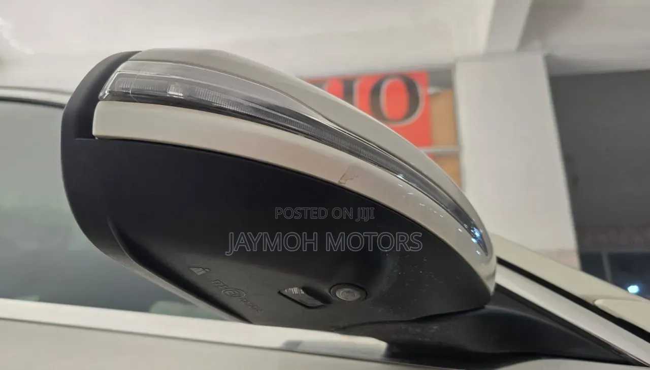 Mercedes-Benz C200 2019 Pearl